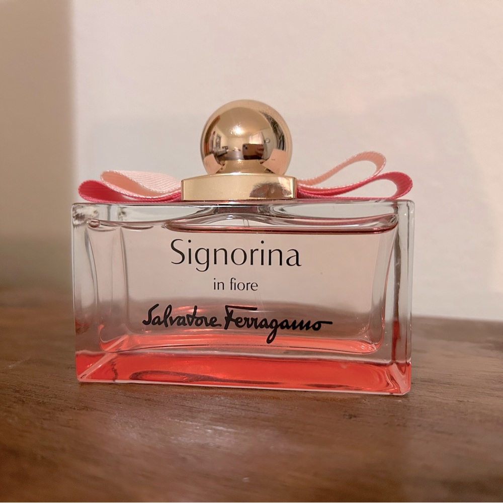 Salvatore Ferragamo Signorina in fiore women's eau de toilette 3.4 oz